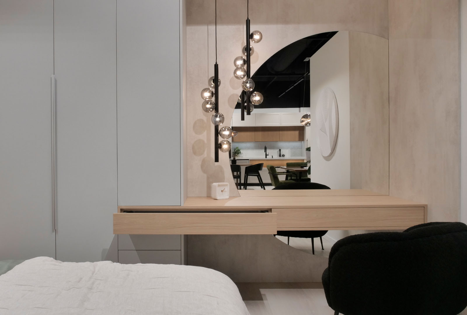 Interier_Svetlosivy_matt_dub_casella_prirodny_chromix_biely (7)